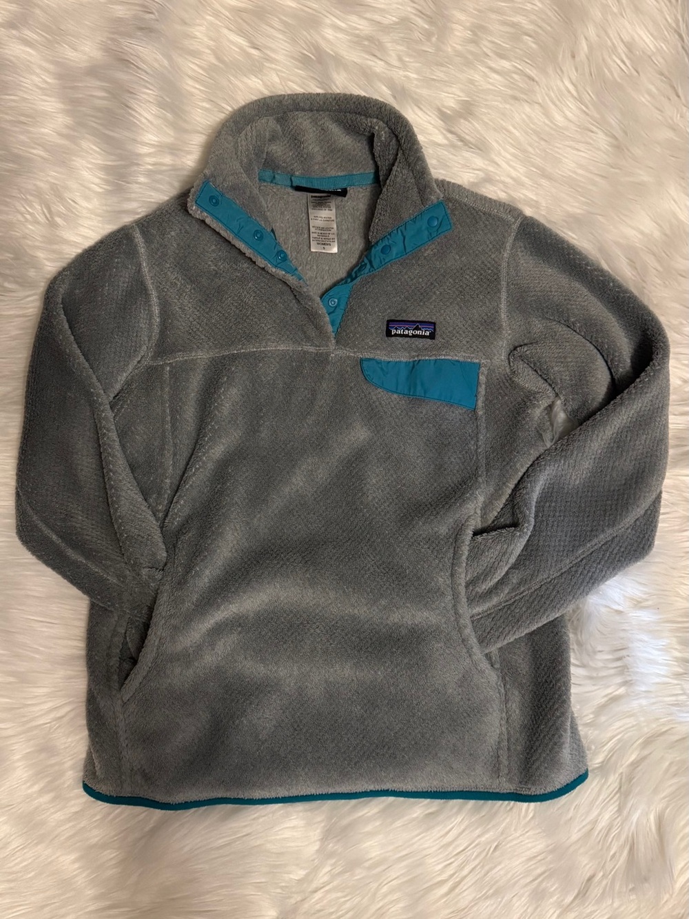 Patagonia women’s Gray button Fleece Pullover with teal trim